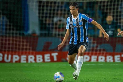 Na despedida de Geromel do futebol, o Grêmio joga mal e é goleado pelo Corinthians em Porto Alegre. Confira as notas e avaliações do Jogada10. -  (crédito: Foto Lucas Uebel/Grêmio)