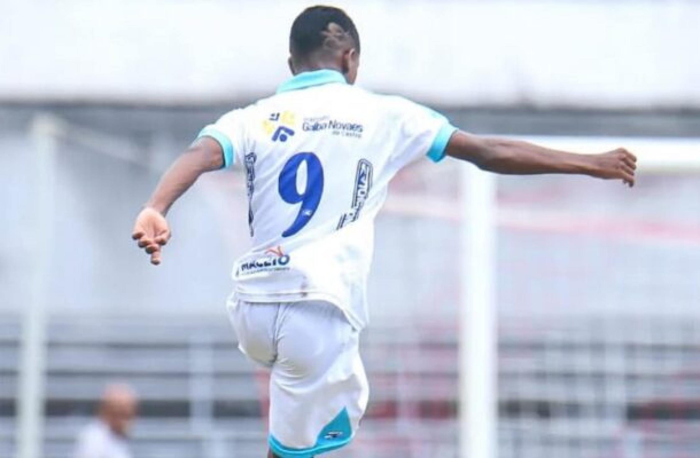 Jovem de tradicional clube do Nordeste sai do coma após acidente