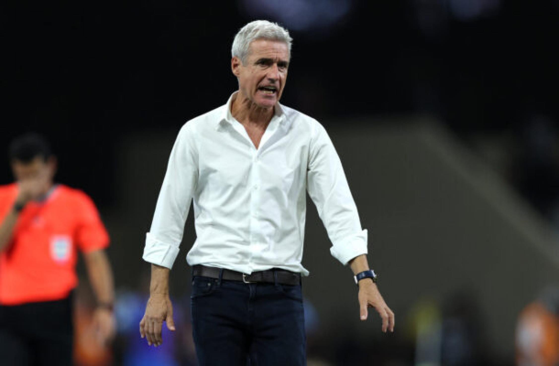 Atlético se reúne com Luís Castro, aguarda resposta e mantém outros nomes em pauta