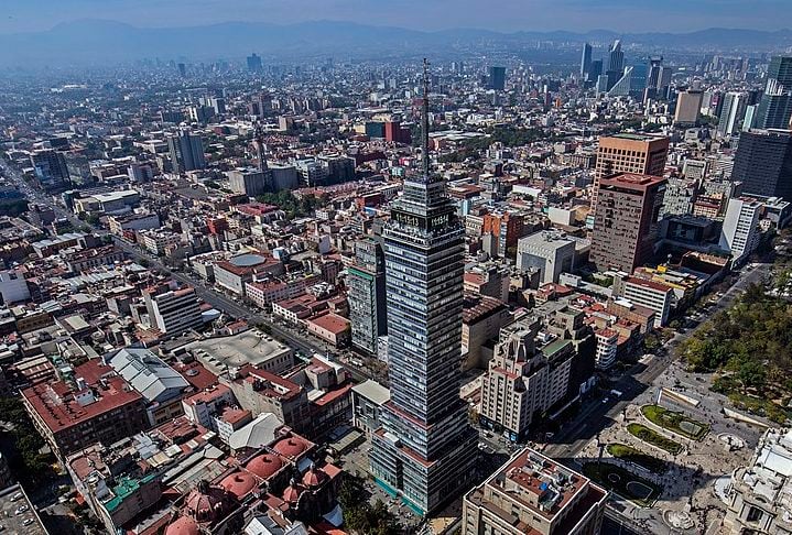 Atualmente, no local onde antes ficava Tenochtitlán, está situada a Cidade do México.