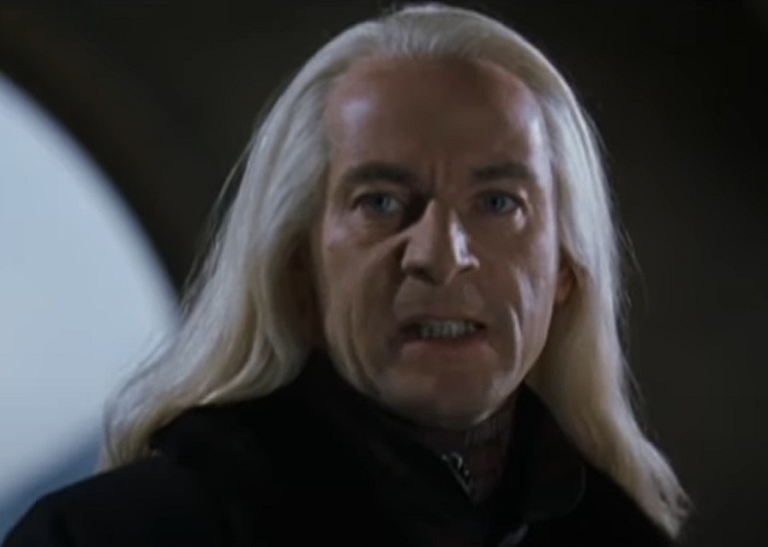 Hoje com 61 anos, Jason Isaacs continua a ser uma das figuras mais respeitadas na indústria do entretenimento. Seu papel como Lúcio Malfoy será sempre associado à sua carreira, mas suas atuações em filmes, séries e teatro demonstram que ele é muito mais do que o vilão de Harry Potter.