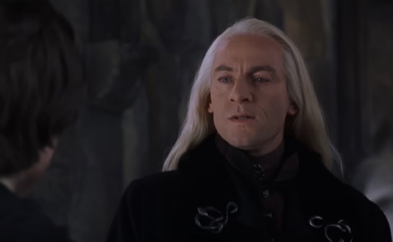 O grande momento da carreira de Jason Isaacs chegou em 2001, quando foi escalado para interpretar Lucius Malfoy (em português, traduzido para Lúcio Malfoy), o imponente e desprezível pai de Draco Malfoy, na franquia 