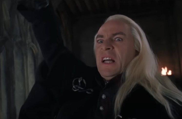 Embora o papel de Malfoy tenha sido o que lhe trouxe maior notoriedade global, a carreira de Isaacs foi muito mais ampla, com uma diversidade de papéis que o mantiveram relevante tanto no cinema quanto na televisão.