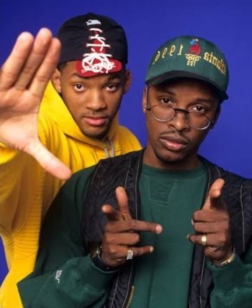 A música da série e da época em que Will era o Fresh Prince da dupla DJ Jazzy Jeff & The Fresh Prince - grupo de hip hop que foi popular nos anos 80 e 90. Will era vocalista. Ele conheceu Jeff Townes (DJ Jazzy Jeff) na cena hip hop local de West Philadelphia. Eles receberam o primeiro Grammy de rap já entregue a um artista em 1989 por 