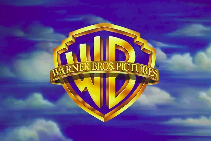 A Warner Bros. priorizou o lançamento nos cinemas e uma ampla campanha de marketing, o que pesou na decisão, enquanto a Netflix não se comprometeu com esses aspectos. 