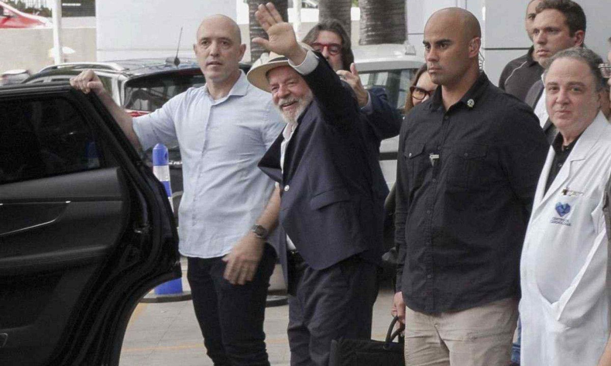 Presidente Luiz Inácio Lula da Silva pode retornar a Brasília nesta quinta-feira (19/12)       -  (crédito: Carlos FABAL / AFP)