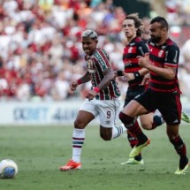 John Kennedy em ação com a camisa do Fluminense ao longo da temporada -  (crédito: - Foto: Lucas Merçon/Fluminense)