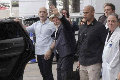 Presidente Luiz Inácio Lula da Silva pode retornar a Brasília nesta quinta-feira (19/12)       -  (crédito: Carlos FABAL / AFP)