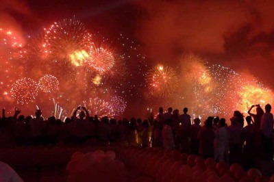 Fim de ano chegando e o réveillon é celebrado com muita festa e fogos em varias partes do país. O de Copacabana, no Rio de Janeiro, é famoso mundialmente -  (crédito: Flickr PortoBay Experiences)