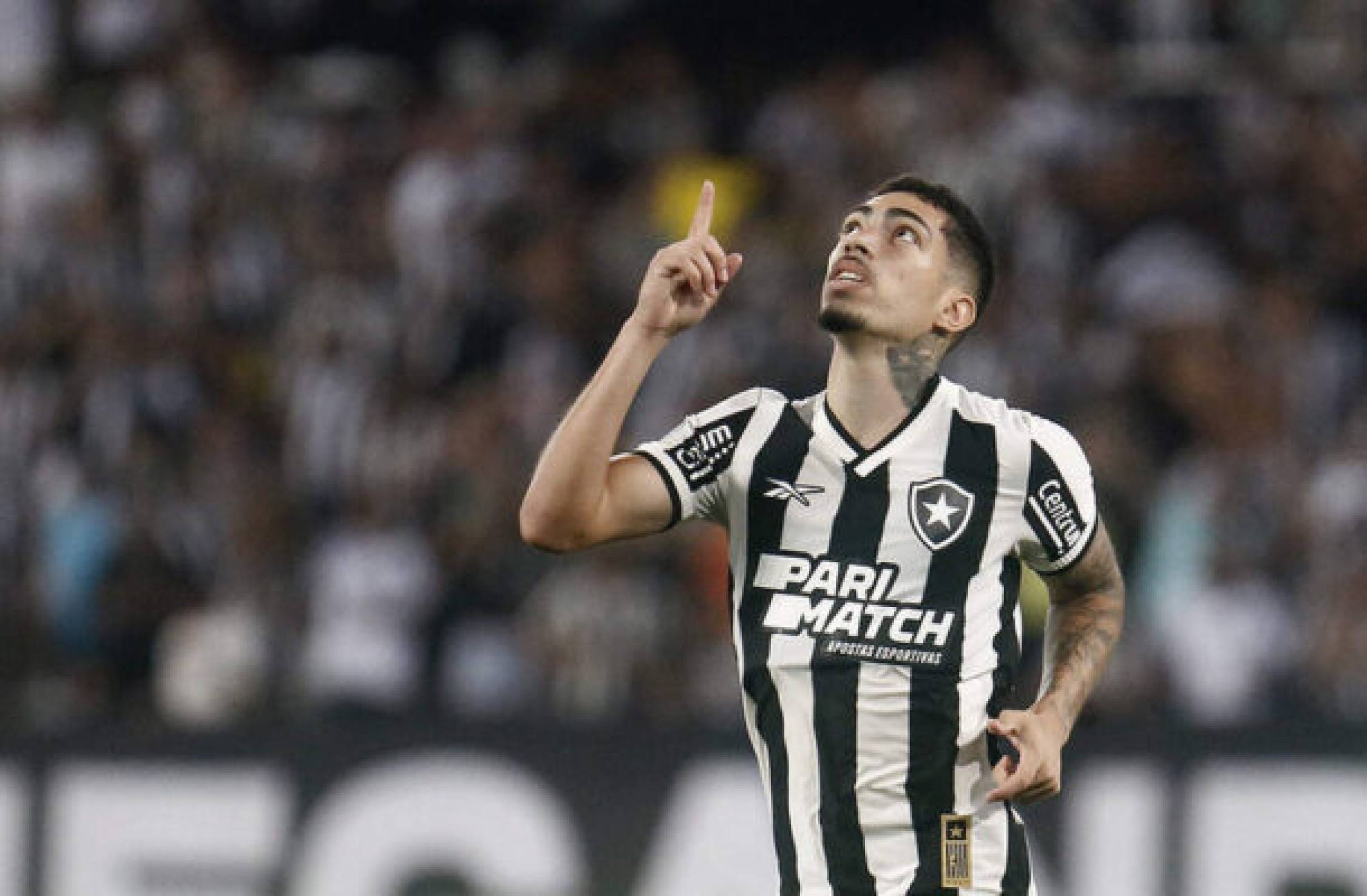 Botafogo negocia lateral Hugo com Vitória