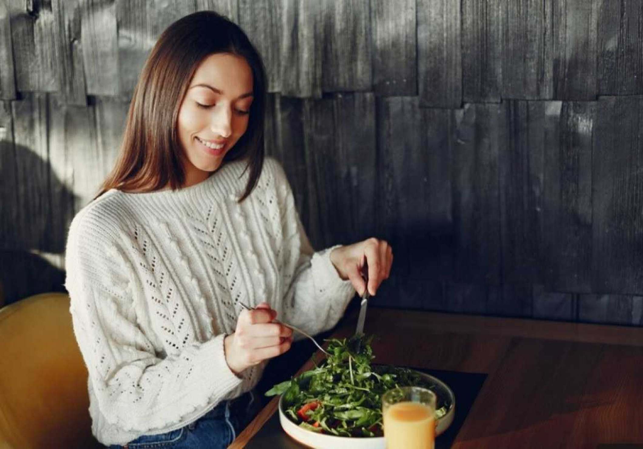 Pausas saudáveis: como aliar exercícios rápidos e boa alimentação na rotina