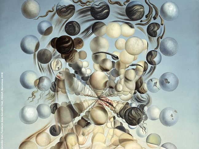 Gala foi a grande musa de Dali, inspiraÃ§Ã£o para muitas pinturas e esculturas. Um dos quadros mais impactantes Ã© Galetea das Esferas, de 1952.  Galetea se refere a uma ninfa do mar da mitologia, conhecida pela virtude. E as esferas sÃ£o uma referÃªncia Ã  teoria dos Ã¡tomos. 