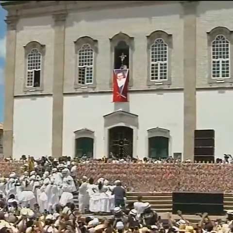 Lavagem do Bonfim - Celebrada por candomblecistas e católicos em Salvador, na Bahia, começando na Igreja da Conceição da Praia e carregando uma multidão que caminha por 7 km até a Basílica do Senhor do Bonfim