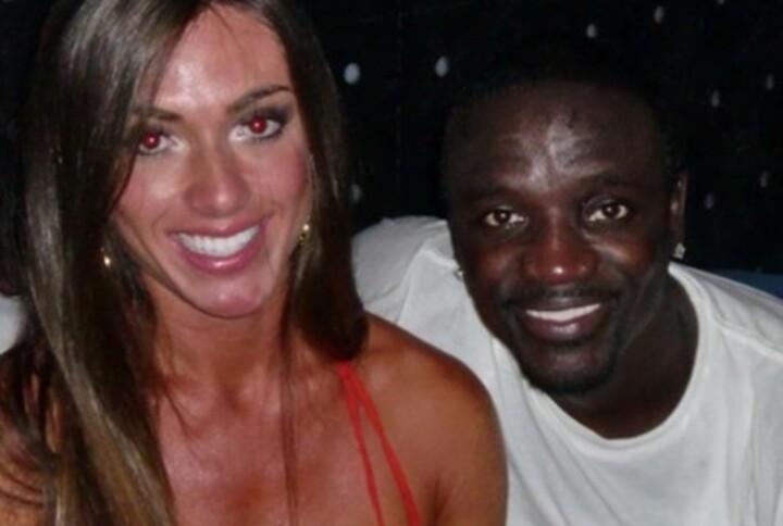 Na conversa, Akon lembrou o romance que teve com a modelo e apresentadora Nicole Bahls em 2010, quando ela era Panicat. 
