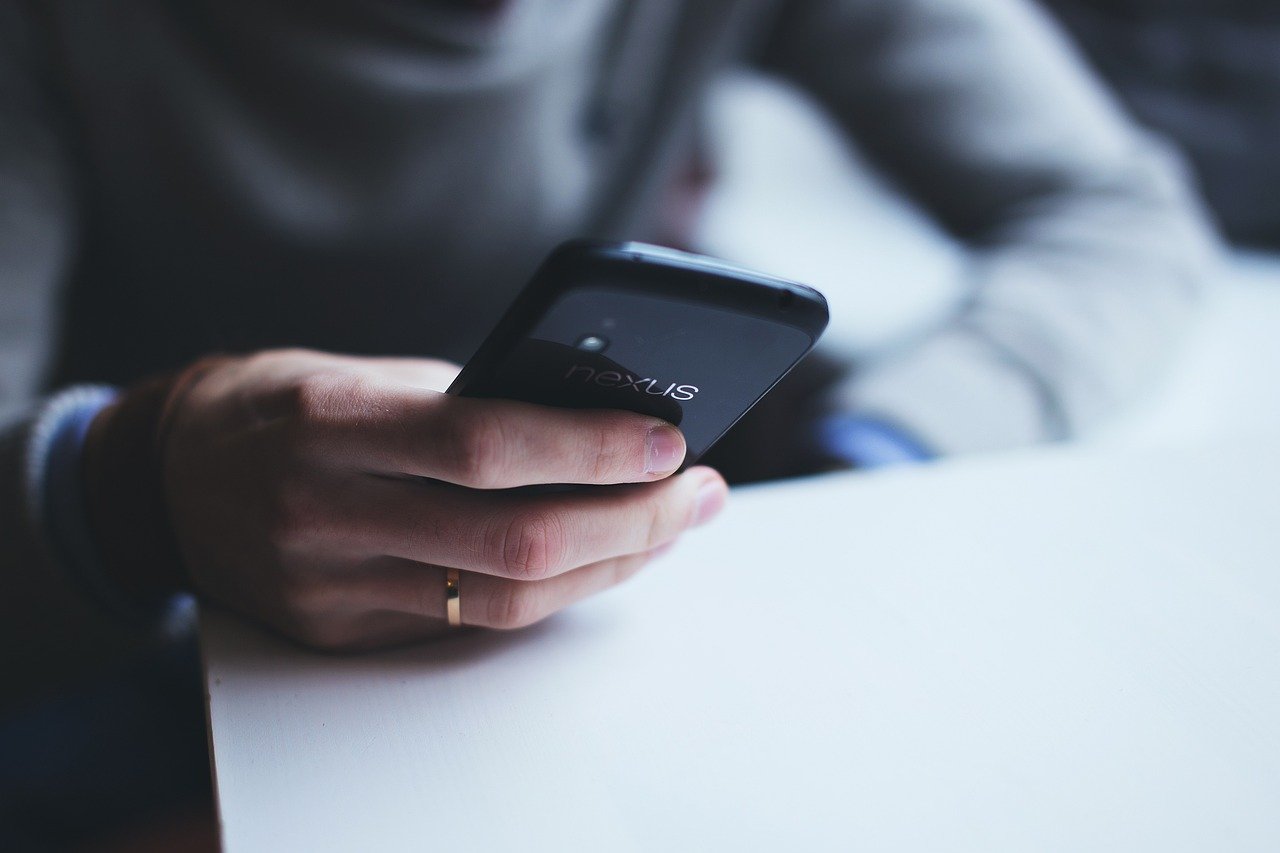 O celular é considerado um aparelho que gera uma grande expectativa e deixa as pessoas em estado de alerta permanente. 