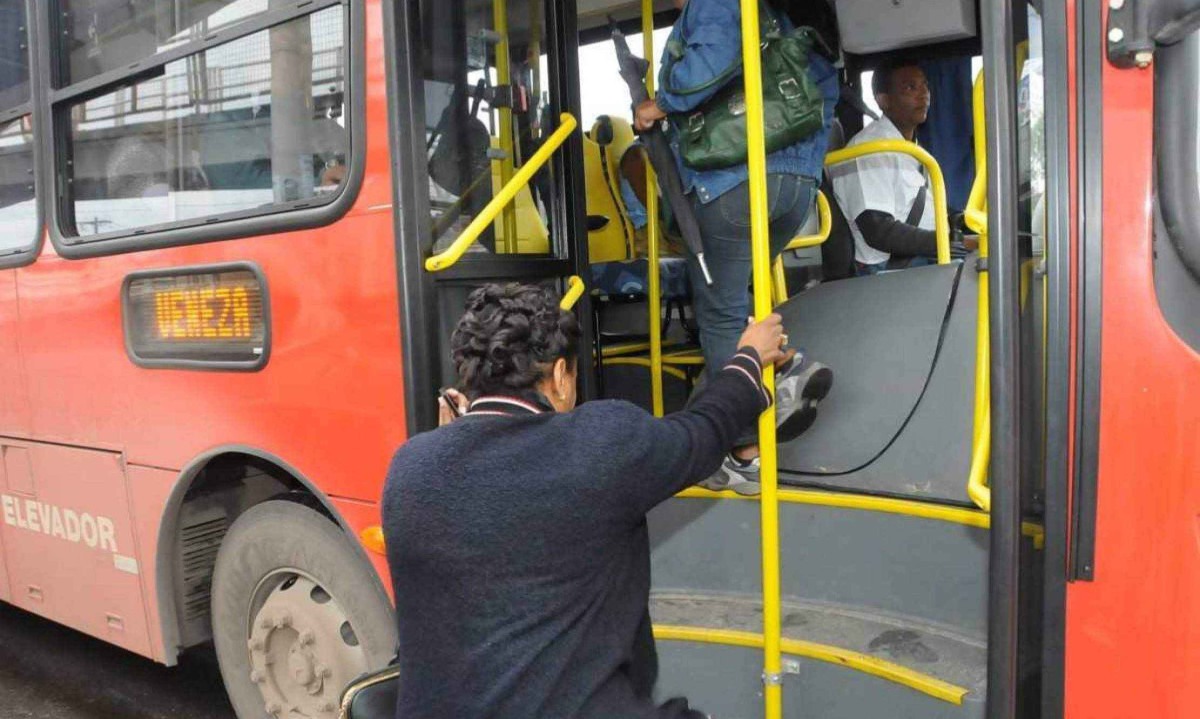 Se PL for sancionado, idosos a partir de 60 anos perderão o direito à gratuidade no transporte coletivo
       -  (crédito: Paulo Filgueiras/EM/D.A.Press)