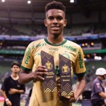 Estêvão, eleito a revelação do Brasileirão e escolhido para a seleção do campeonato -  (crédito: Foto: Léo Sguaçabia/CBF)