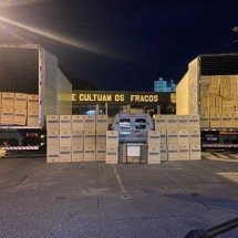 Quatro são presos com sete milhões de cigarros contrabandeados na Grande BH - PMMG/Divulgação
