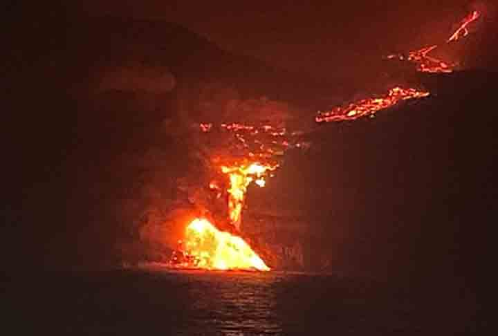 A outra controvérsia provocada pela minissérie baseia-se em uma teoria de 2001 sustentando que uma erupção violenta poderia fazer o Cumbre Vieja se desfazer no oceano e levar a ondas monumentais que alcançariam vários lugares do mundo. 
