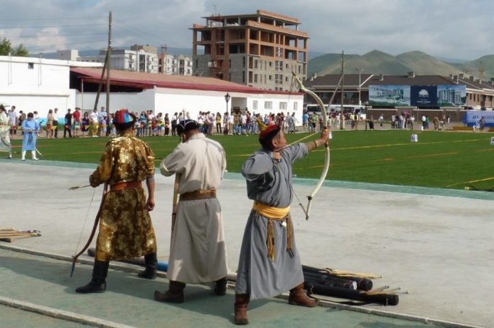 Com o surgimento das armas de fogo, no século XVI, a importância do arco e flecha como arma de guerra diminuiu significativamente. Ainda assim, continuou a ser usado para caça e esportes.