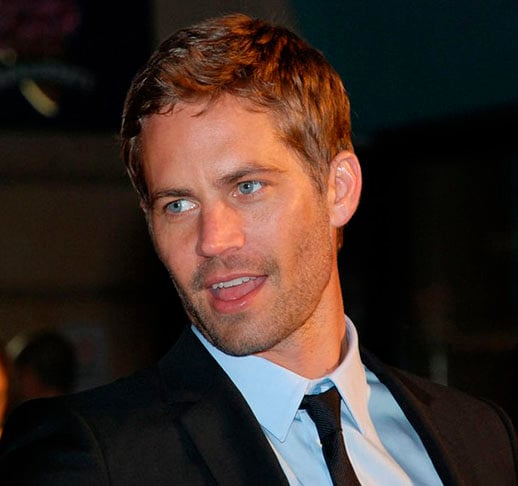 Paul Walker - O ator americano, famoso protagonista da saga Velozes e Furiosos, ironicamente morreu num acidente de carro, em 2013, aos 40 anos. Ele estava no banco do carona.  