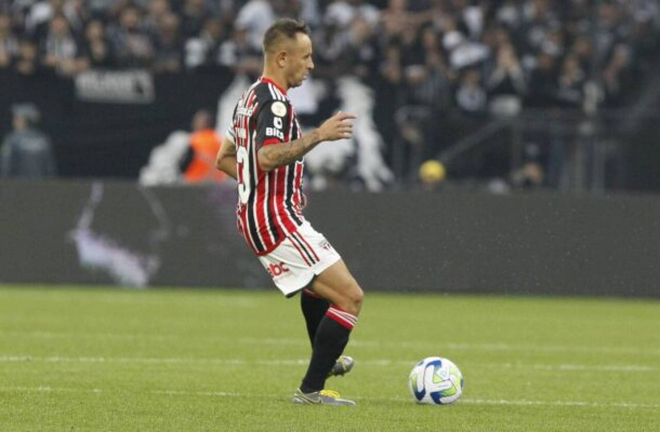 São Paulo se despede de Rafinha, que encaminha ida para o Coritiba