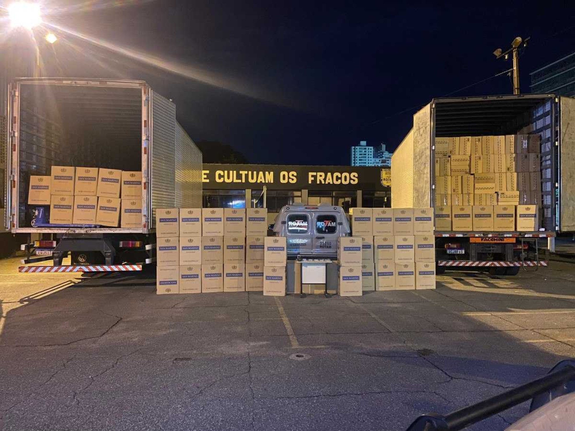 Quatro são presos com sete milhões de cigarros contrabandeados na Grande BH