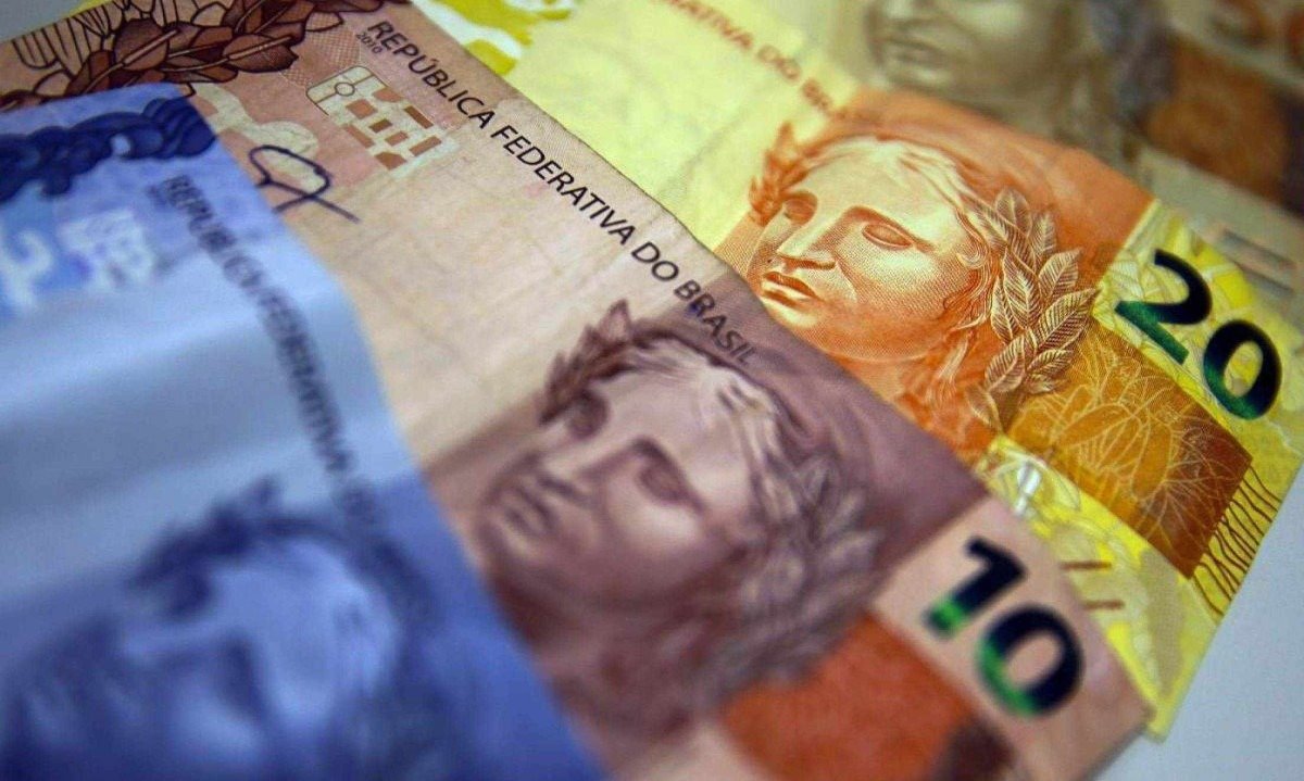 BPC é um benefício no valor de um salário mínimo (R$ 1.412, hoje) pago a idosos a partir de de 65 anos e pessoas com deficiência de baixa renda (famílias que ganham até R$ 353 por pessoa) -  (crédito: Marcello Casal Jr/Agência Brasil)
