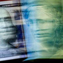 O dólar, entre o populismo e o patrimonialismo - Mauro Pimentel/AFP