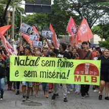 BH: manifestantes ocupam frente de supermercado na Savassi por cesta básica - T&uacute;lio Santos/EM/D.A Press