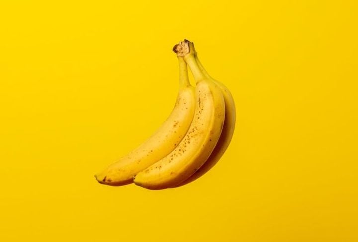 A banana é uma fruta nativa do sudeste da Ásia, especificamente na região onde estão Malásia, Indonésia e Filipinas.