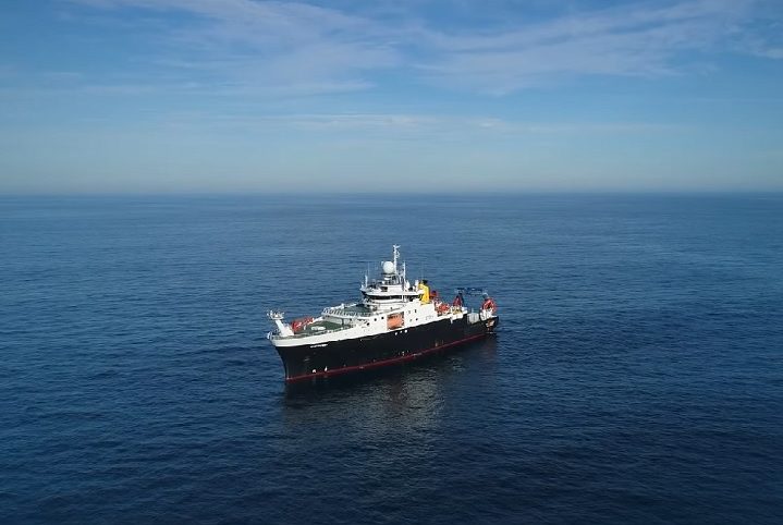 Aproximadamente oito meses mais tarde, os pesquisadores retornaram à região a bordo do RRS Discovery do Centro Oceanográfico Nacional. 