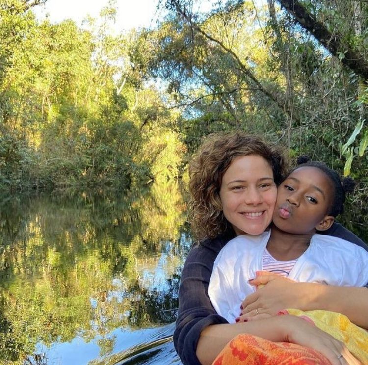 Leandra Leal - A atriz faz questão de dizer que faz de tudo para que Júlia, sua filha adotiva, seja forte e guerreira na vida. Um belo exemplo!-Reprodução / Instagram