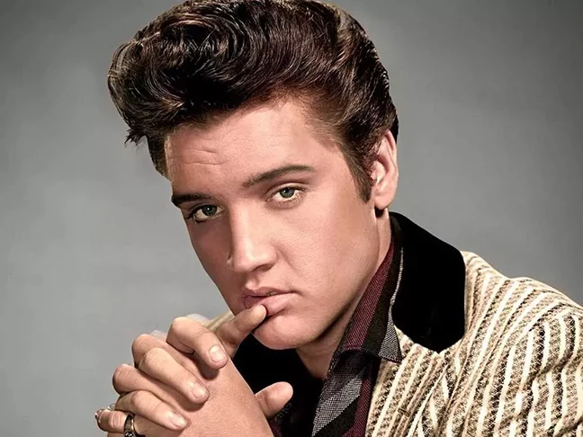 Elvis Presley - “Blue Christmas”: Em meio a versões mais contemporâneas, sobra um espacinho para artistas das antigas, como essa, do eterno “rei do rock”.