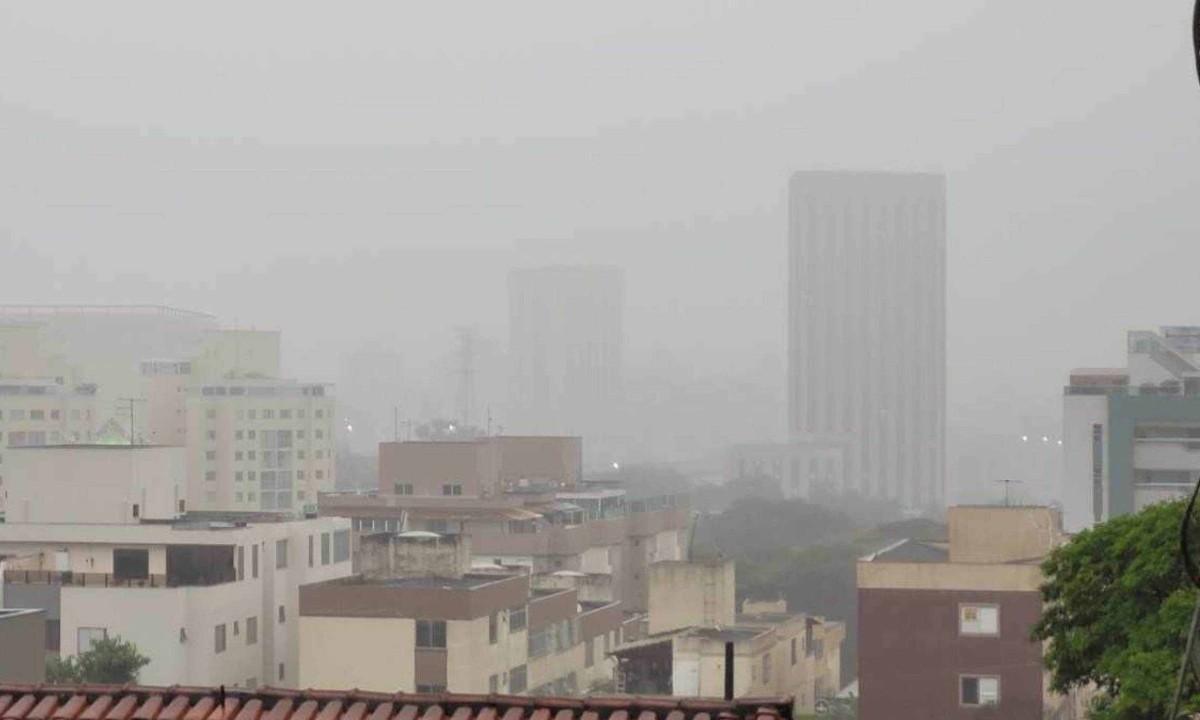 Chuva em BH acumulou mais de 30% do esperado para todo o mês de dezembro em algumas regionais -  (crédito: Gladyston Rodrigues/EM/D.A Press)