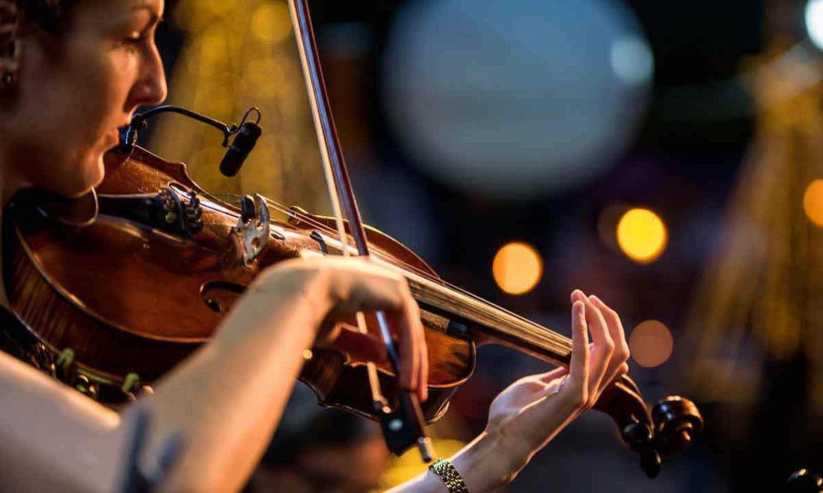 Orquestra mineira gravou releituras das canções 