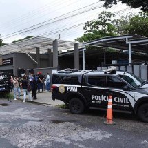 parentes dos mortos chegaram a IML em BH e demonstram a gústia por horas aguardando para identificar as vítimas -  (crédito: Gladyston Rodrigues/EM/D.A.Press)