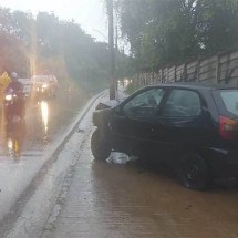 Mulher morre em batida de frente entre dois Fiat Palios, em Contagem - Sala de Imprensa/CBMMG