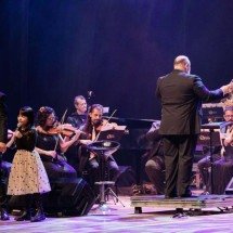 Fred Mayrink, ao lado da Orquestra Opus, declara seu amor a Frank Sinatra - Júlia Lanari/divulgação