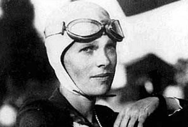 O lugar era o destino seguinte planejado por Amelia Earhart e o navegador Fred Noonan, depois de decolarem de Lae, na Papua Nova Guiné.