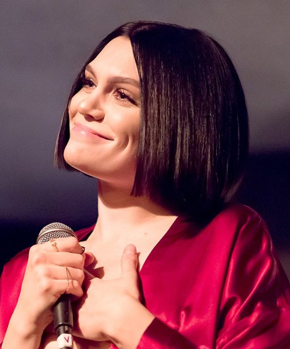 Jessie J - “Let It Snow”: Bing Crosby, nos anos 60, Carly Simon e Rod Stewart já gravaram essa canção que é uma das mais conhecidas de Natal. 