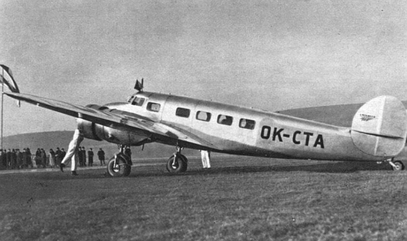 Amelia Earhart pilotava um avião modelo Lockheed 10-E Electra, com capacidade para 10 passageiros, quando desapareceu enquanto tentava dar a volta ao mundo.