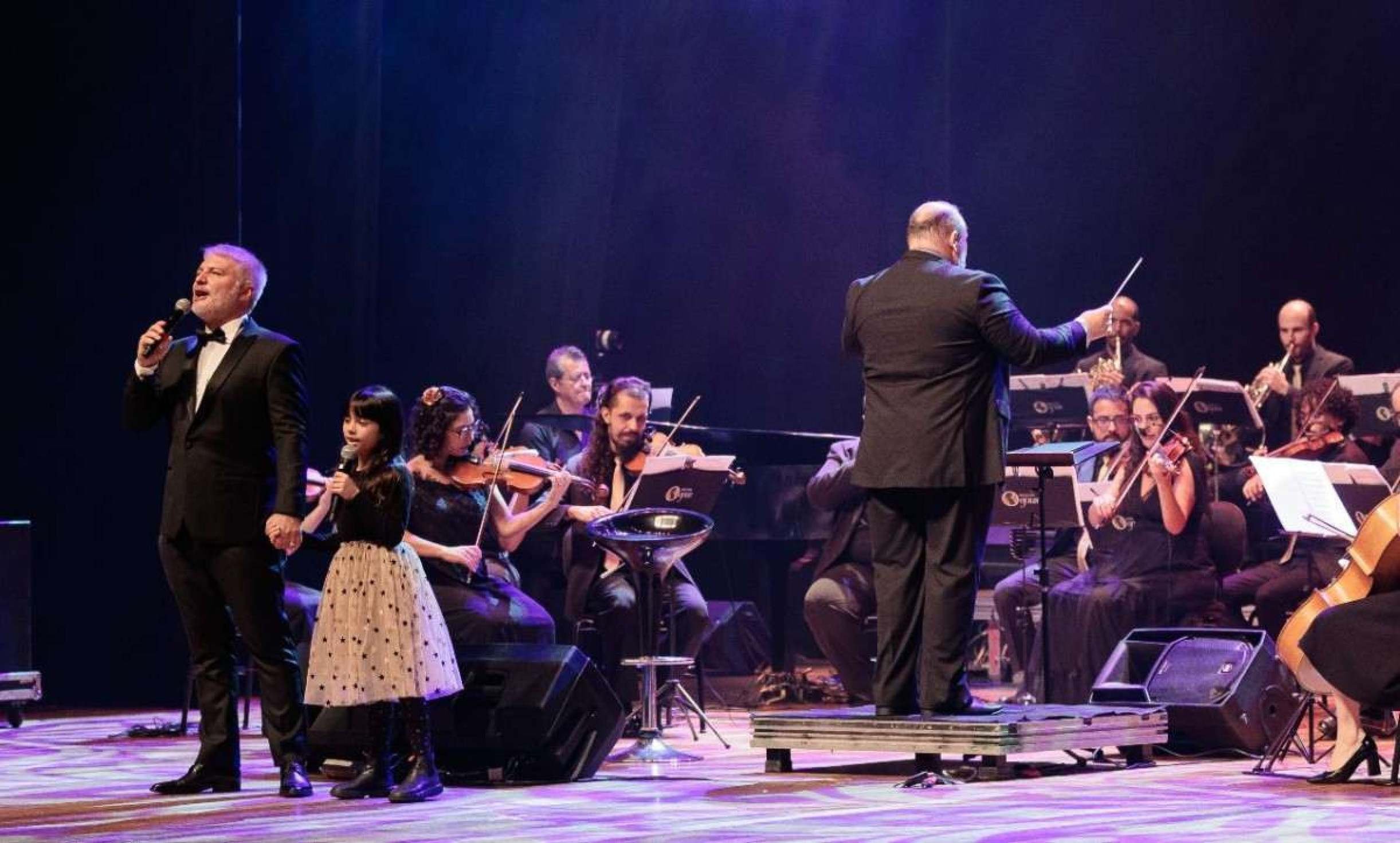 Fred Mayrink, ao lado da Orquestra Opus, declara seu amor a Frank Sinatra