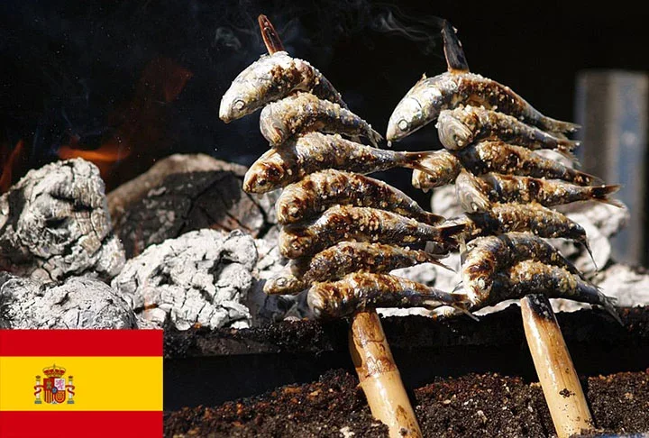 3º lugar - Espetos (Espanha) - O costume de colocar carne em espetos conquistou o gosto do consumidor. Pode ser frango, porco, boi, etc -Daniel Sancho - Wikimédia Commons