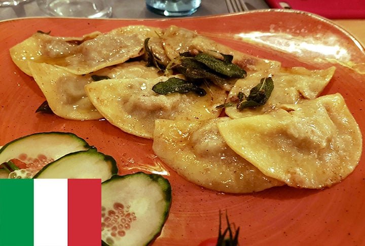 11º lugar - Panzerotti (Itália) - Massa salgada, com recheios variados.  Os mais comuns são tomate e queijo, espinafre, cogumelos e presunto.- joanbanjo - Wikimádia Commons