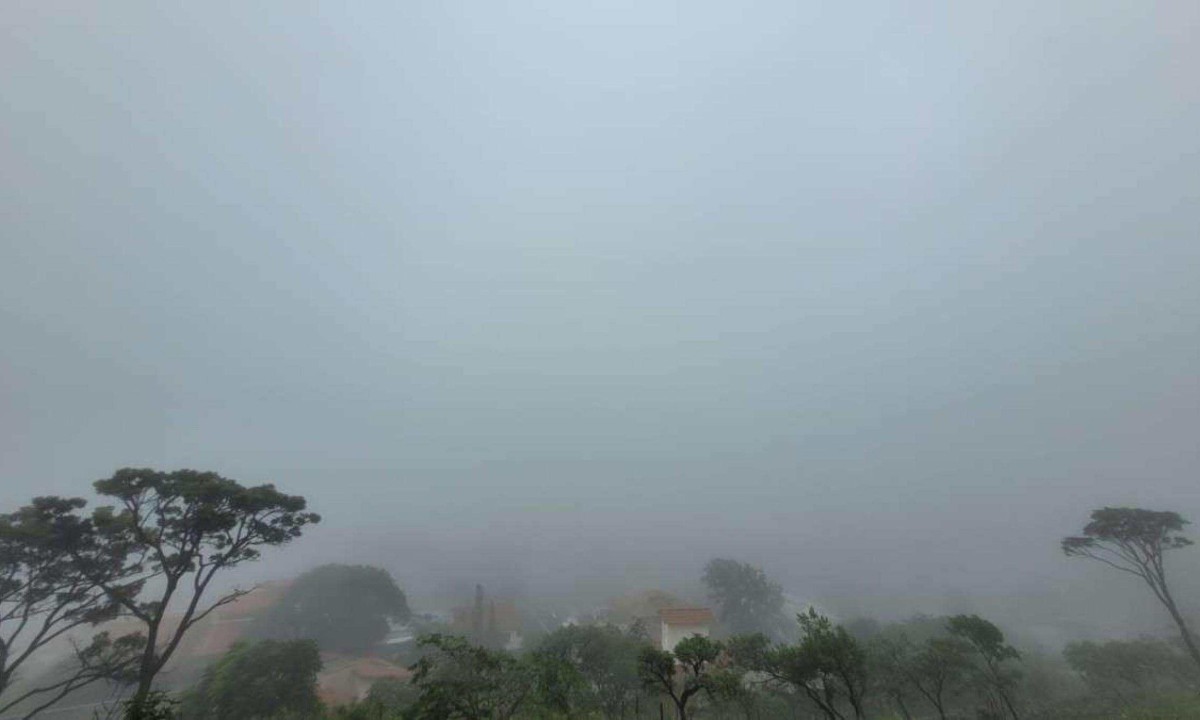 O dia será de céu encoberto a nublado com chuvas de intensidade moderada a forte, acompanhada de raios e rajadas de vento  -  (crédito: Gladyston Rodrigues/EM/D.A Press)