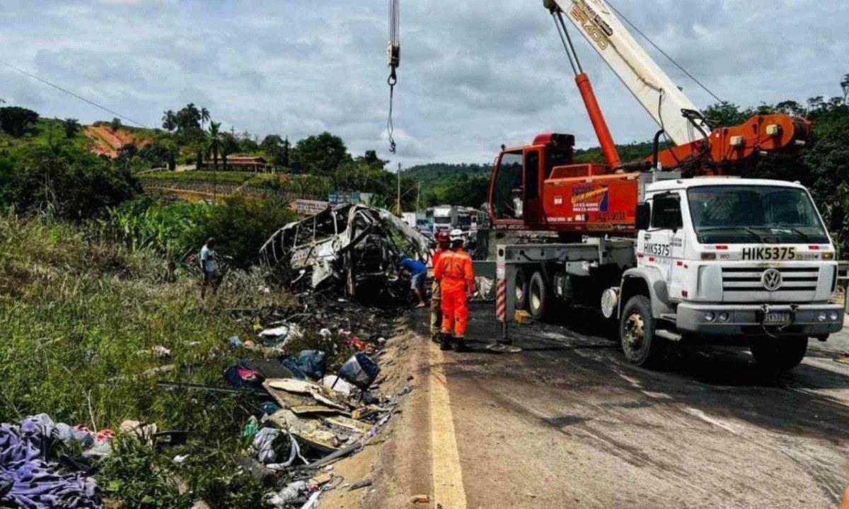 As causas do acidente seguem sob investiga&ccedil;&atilde;o da Pol&iacute;cia Civil de Minas Gerais -  (crédito: Sala de Imprensa/CBMMG)