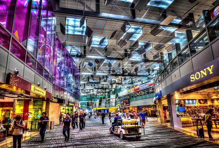 Além disso, há uma demanda crescente por destinos menos movimentados, locais focados no bem-estar e aeroportos que proporcionem experiências únicas.