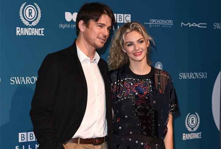 Em 2022, Hartnett casou-se em uma cerimônia intimista, em Londres, com a atriz inglesa Tamsin Egerton, mãe de seus três filhos. A informação foi veiculada pela revista People. O casal se conheceu no set de “The Lovers”, em 2011.

