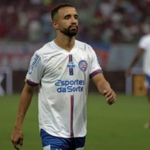 Caio Alexandre em ação com a camisa do Bahia ao longo da temporada -  (crédito: Foto: Tiago Caldas/Bahia)